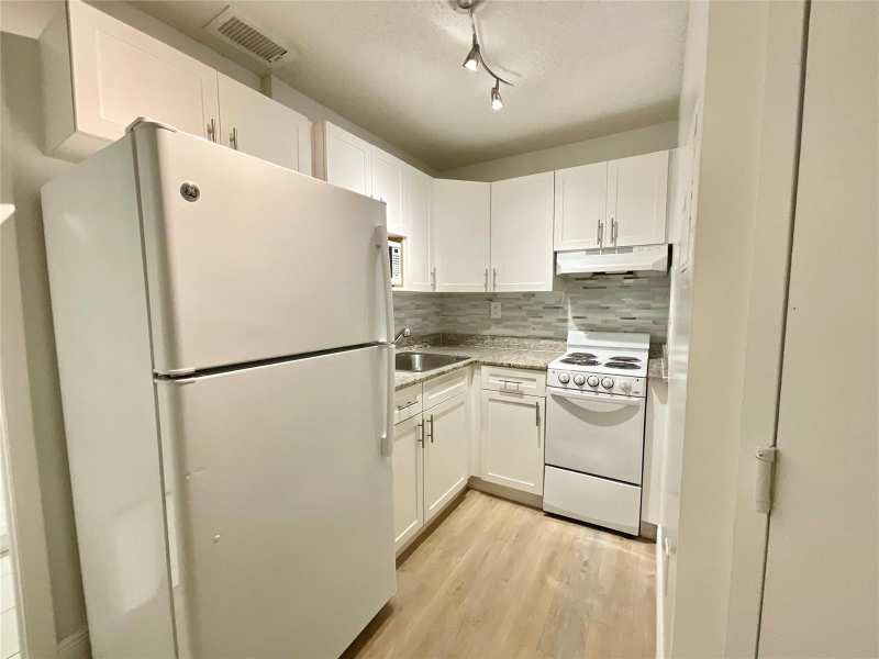 9517 Fontainebleau Boulevard # 428, Miami FL 33172