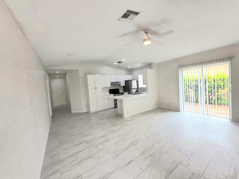 569 E Ridge Circle N, Boynton Beach FL 33435