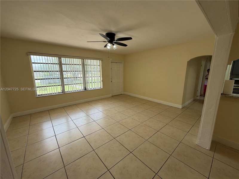 800 NW 76th Ave, Pembroke Pines FL 33024