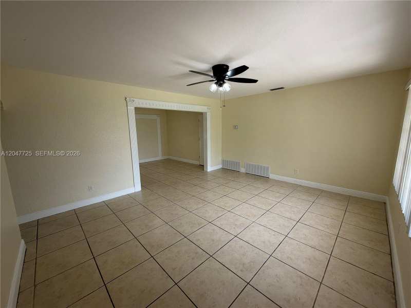 800 NW 76th Ave, Pembroke Pines FL 33024