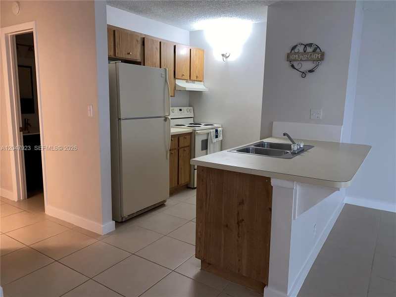 2701 Riverside Dr # B, Coral Springs FL 33065