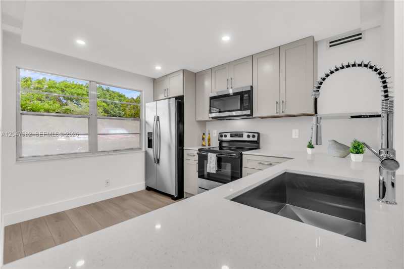 2101 Lucaya Bnd # E1, Coconut Creek FL 33066