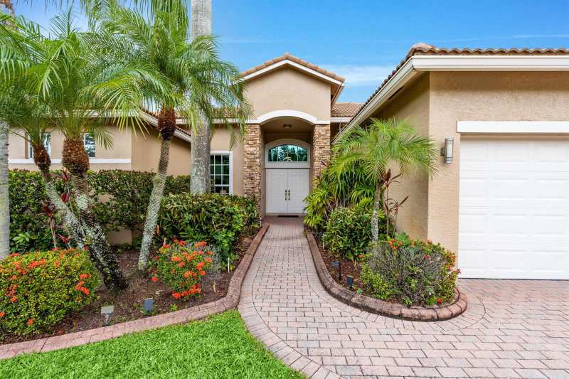 9919 Royal Cardigan Way, West Palm Beach FL 33411