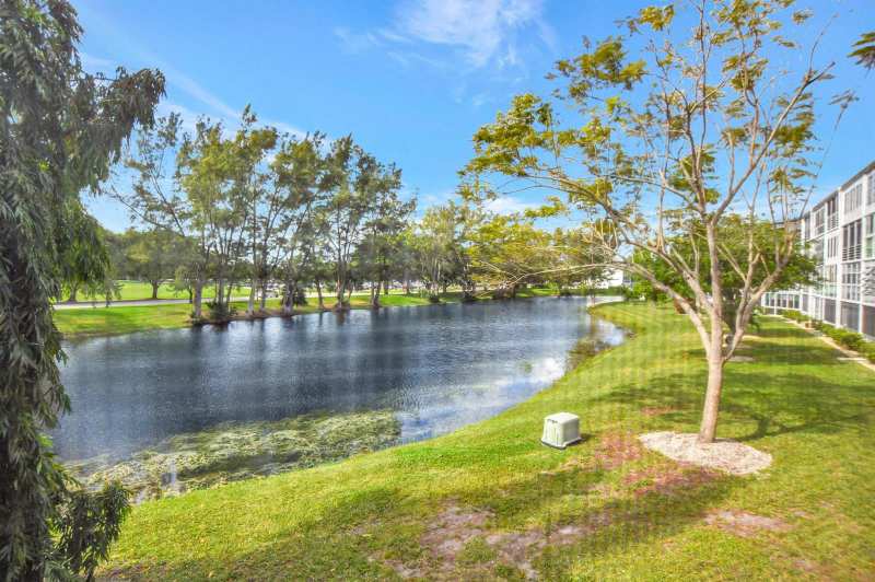 2157 Cambridge G, Deerfield Beach FL 33442