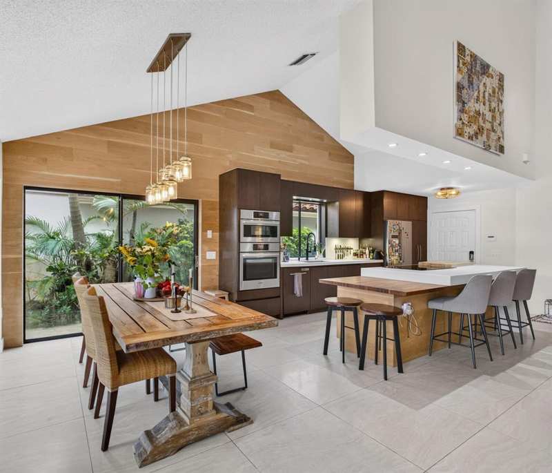 2613 Mohawk Circle, West Palm Beach FL 33409