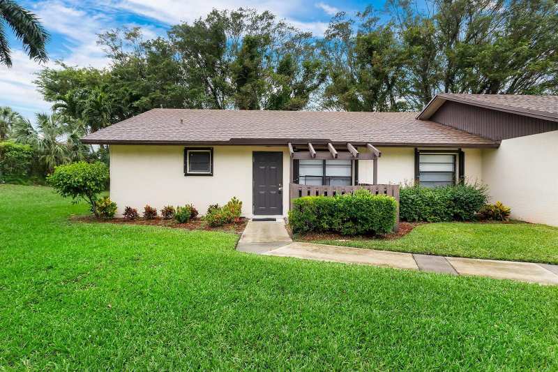 9 Vía De Casas Norte, Boynton Beach FL 33426