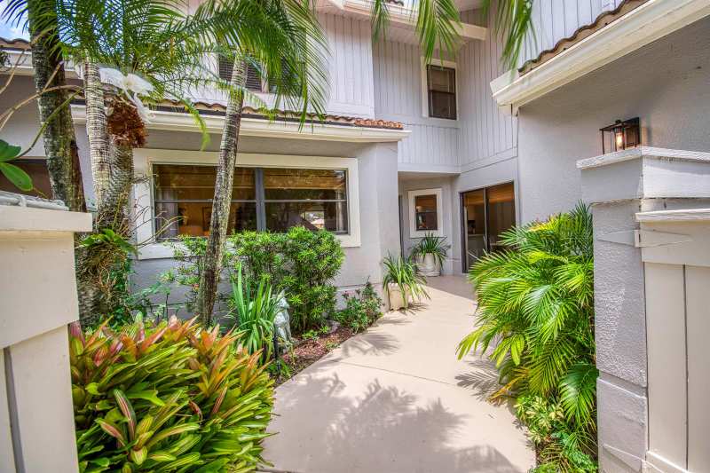 525 Prestwick Circle, Palm Beach Gardens FL 33418