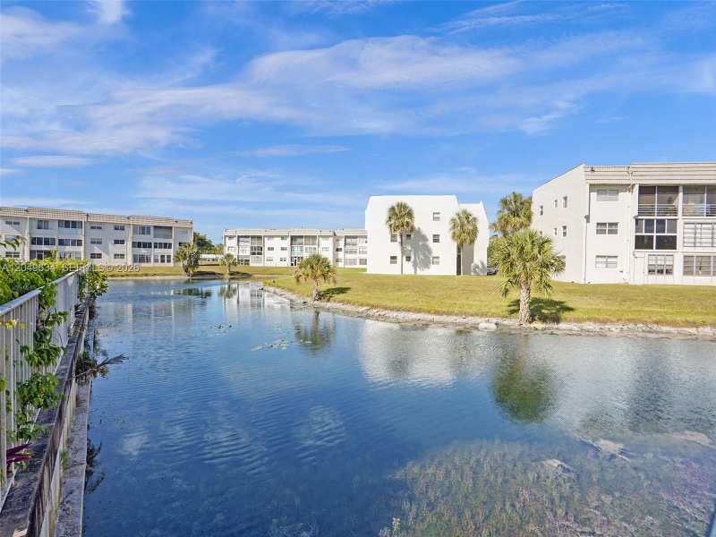 8135 Sunrise Lakes Blvd # 210, Sunrise FL 33322