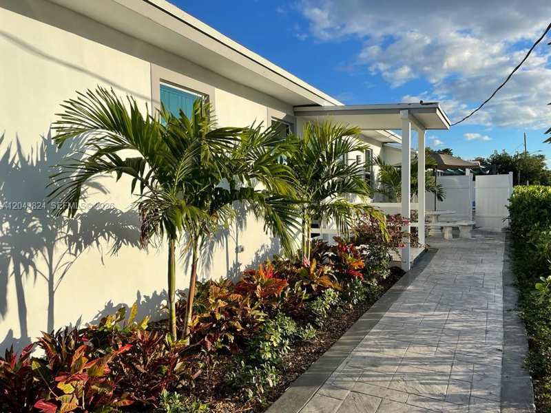 524 NW 10th St # 0, Hallandale Beach FL 33009