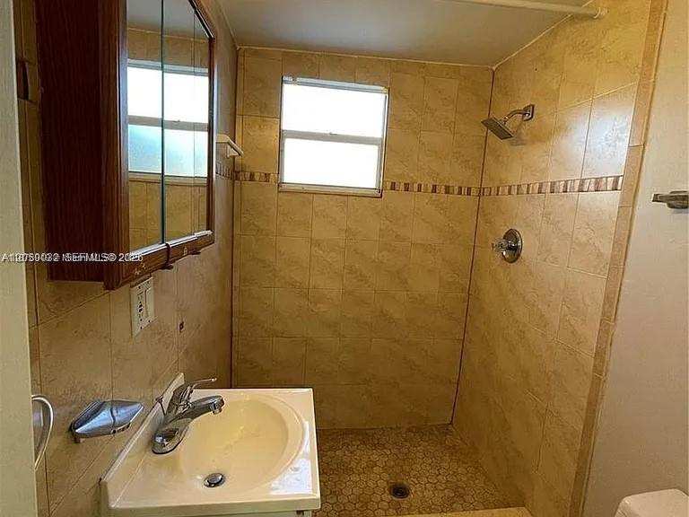 1107 NE 8th St, Hallandale Beach FL 33009