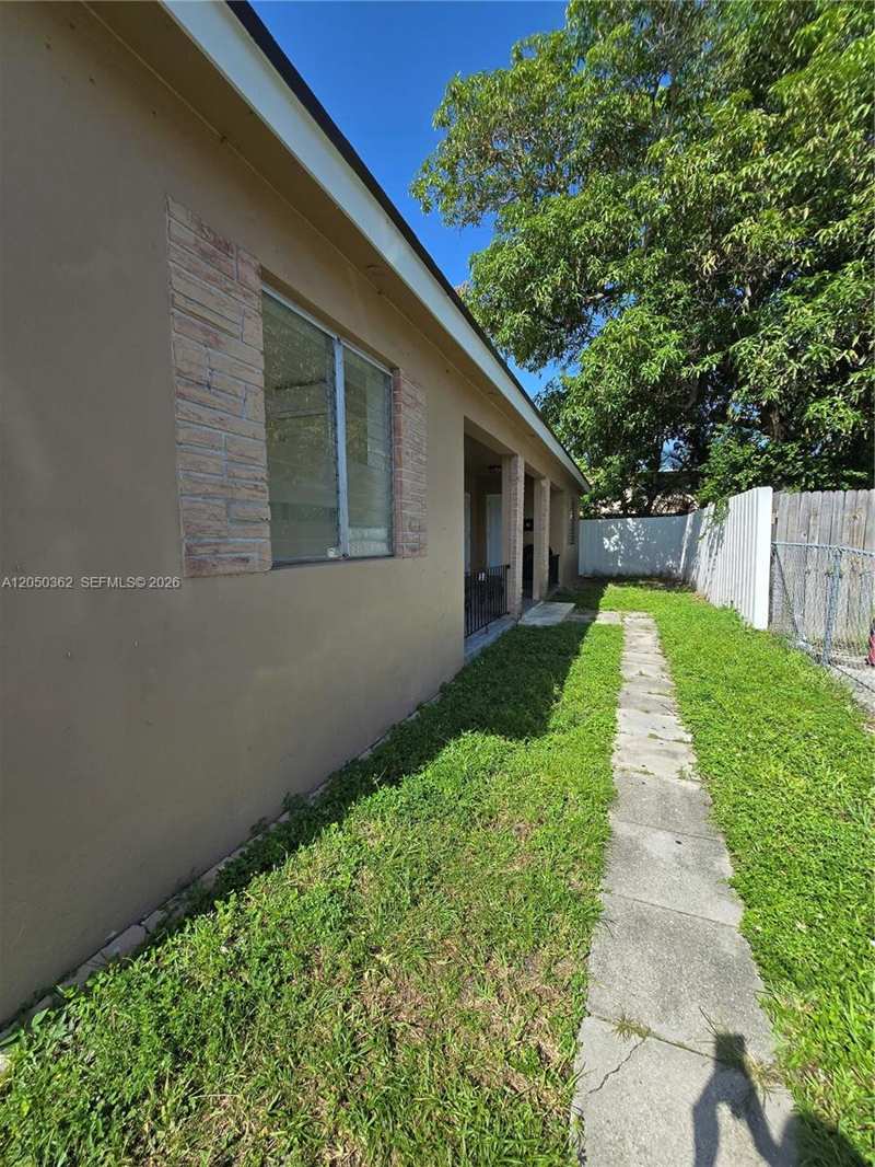 724 SW 7th Ter # 2, Hallandale Beach FL 33009
