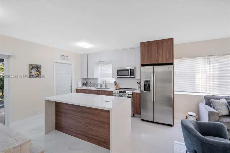 1021 NE 3rd Ave, Fort Lauderdale FL 33304