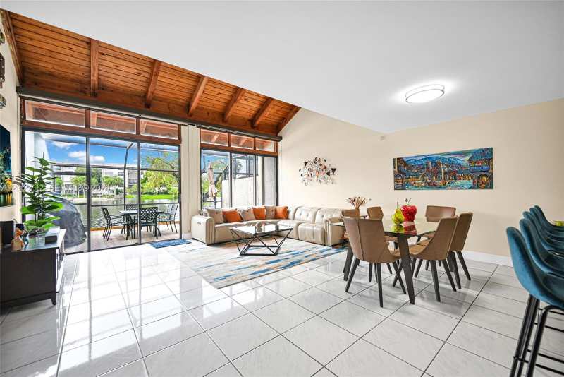11290 NW 14th Ct, Pembroke Pines FL 33026