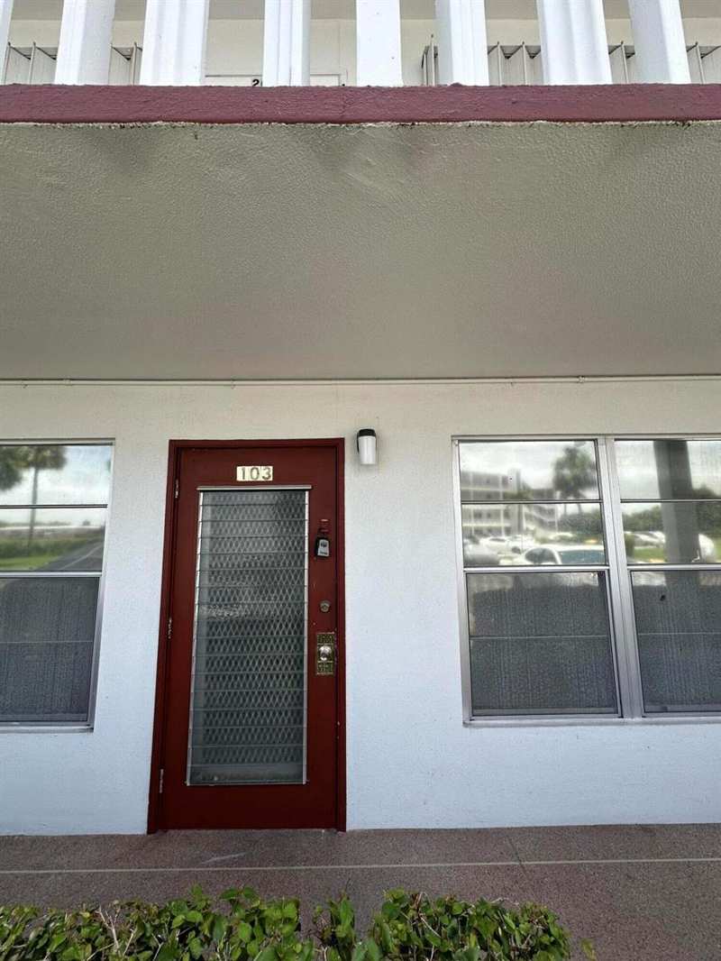 103 Greenbrier C, West Palm Beach FL 33417