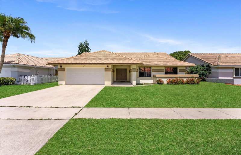 5809 Sun Pointe Circle, Boynton Beach FL 33437