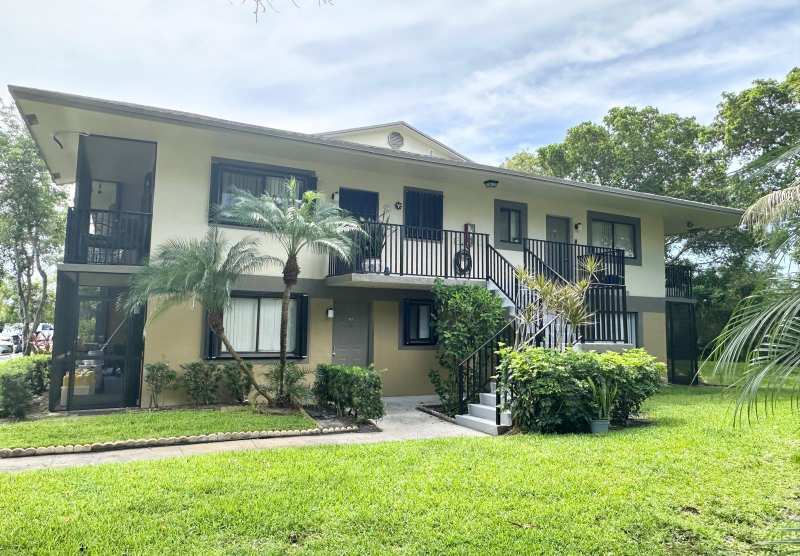 588 Trace Circle # 211, Deerfield Beach FL 33441