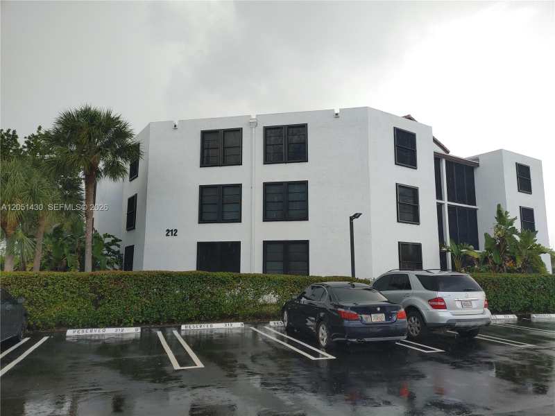 212 Lake Pointe Dr # 112, Oakland Park FL 33309