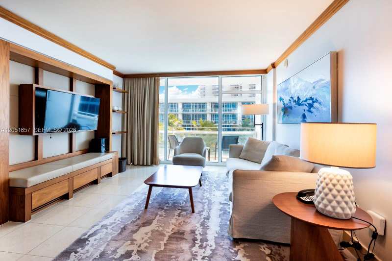 6801 Collins Ave # C414, Miami Beach FL 33141