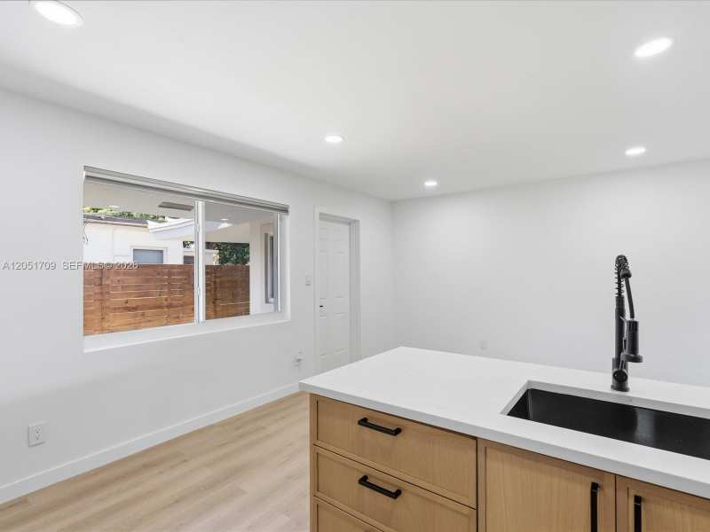 1129 NE 16th Ave # 1, Fort Lauderdale FL 33304