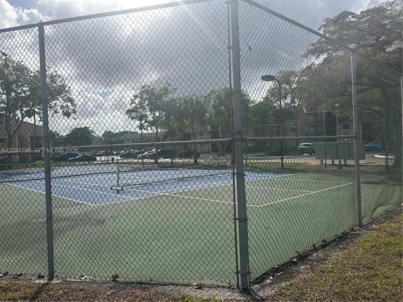 323 E Palm Cir E, Pembroke Pines FL 33025