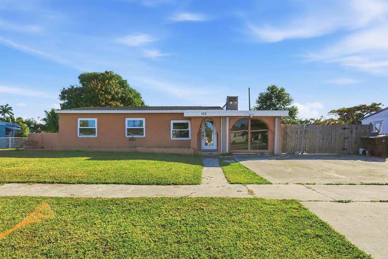 333 Mid Pines Road, Palm Springs FL 33461
