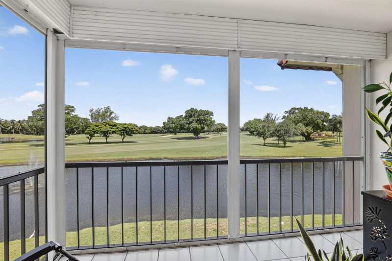 9923 S Hollybrook Lake Drive # 305, Pembroke Pines FL 33025