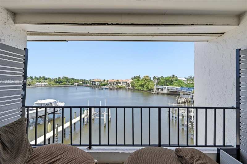 801 Palm Trl # 10, Delray Beach FL 33483