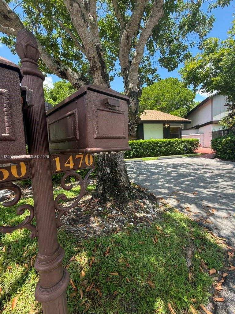 1470 Flamingo Ct, Pembroke Pines FL 33026