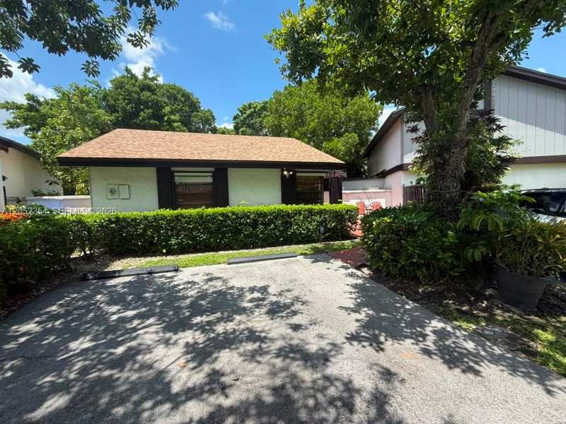 1470 Flamingo Ct, Pembroke Pines FL 33026