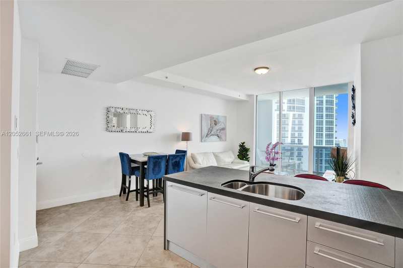 18201 Collins Ave # 4705, Sunny Isles Beach FL 33160