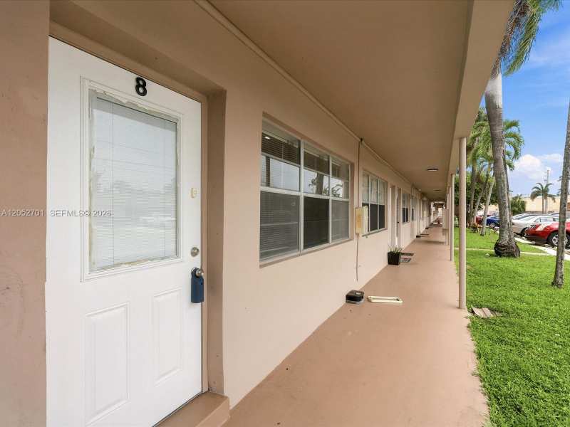 230 SW 11th Ave # 8, Hallandale Beach FL 33009