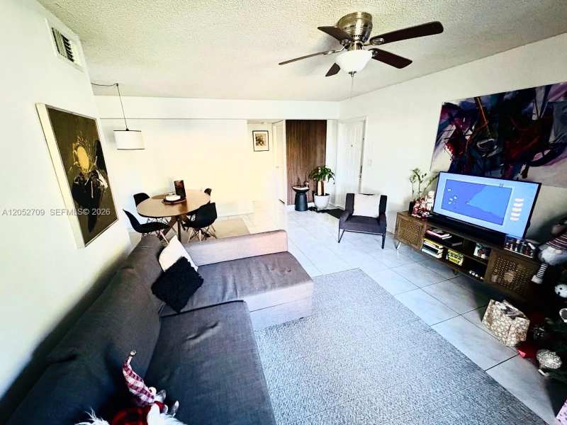 11216 SW 12th St # 104, Pembroke Pines FL 33025