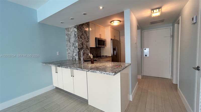 2899 Collins Ave # 724, Miami Beach FL 33140
