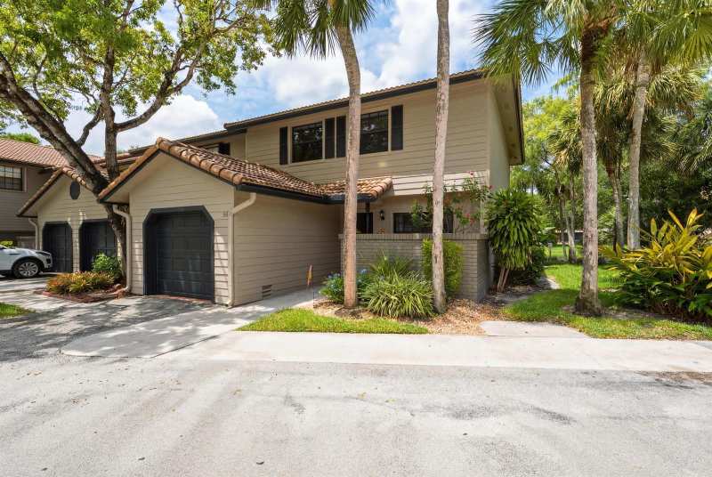9014 Vineyard Lake Drive, Plantation FL 33324