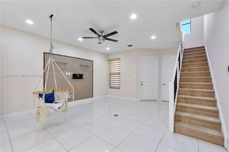 20914 NW 1st Dr, Pembroke Pines FL 33029
