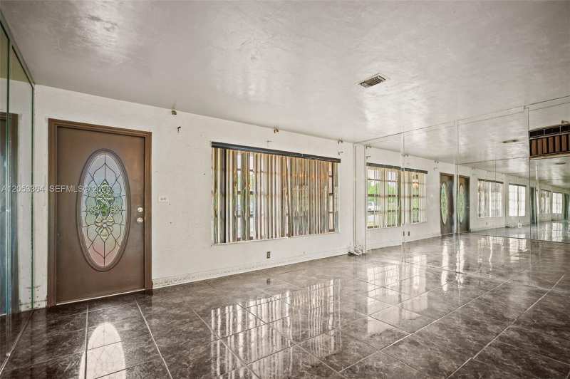 5001 NW 179th Ter, Miami Gardens FL 33055
