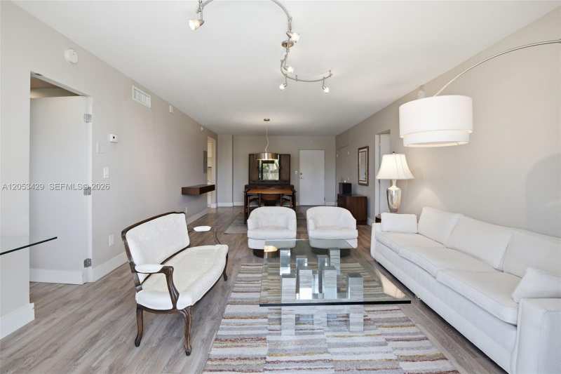 90 Edgewater Dr # 225, Coral Gables FL 33133