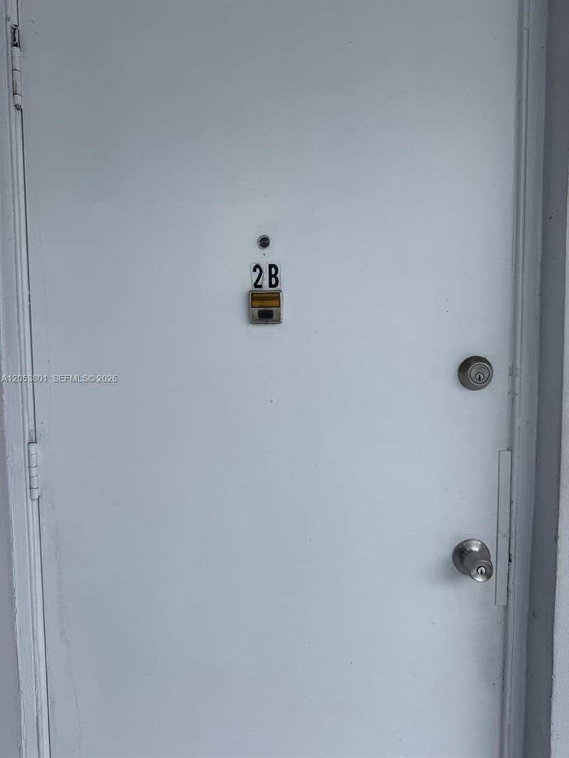 2435 Van Buren St APT 2B, Hollywood FL 33020