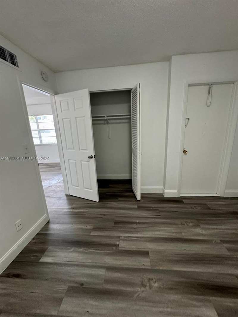 2435 Van Buren St APT 2B, Hollywood FL 33020