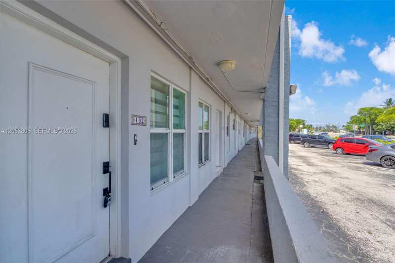 2225 NE 123rd St # 102, North Miami FL 33181