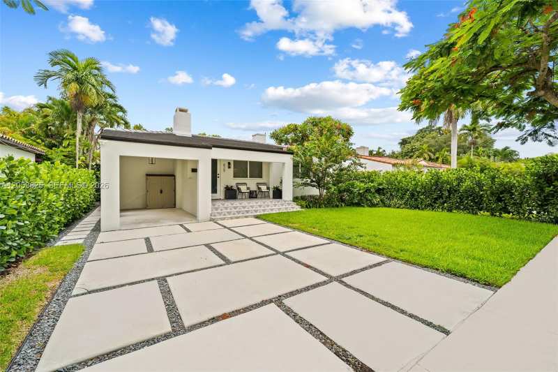 829 Granada Groves Ct, Coral Gables FL 33134