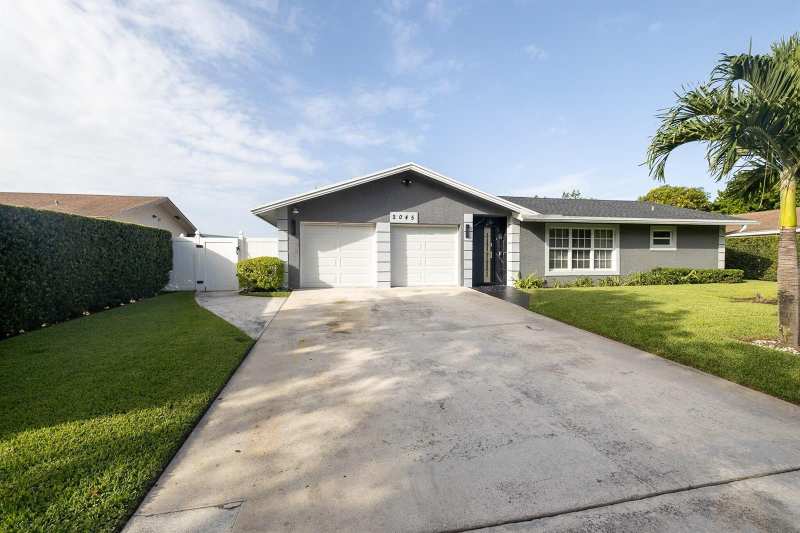 2045 Pinehurst Drive, West Palm Beach FL 33407