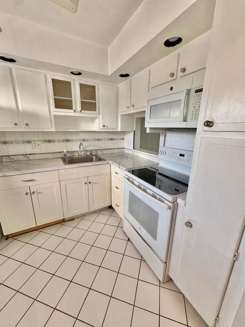 209 OXFORD 200, West Palm Beach FL 33417
