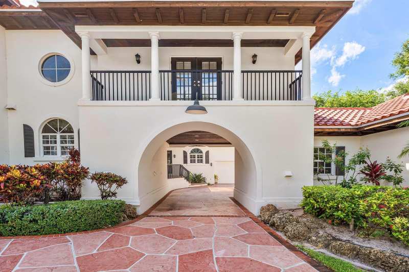2 FIRESTONE Circle, West Palm Beach FL 33401