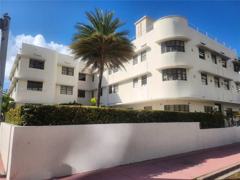2700 Collins Ave # 202, Miami Beach FL 33140