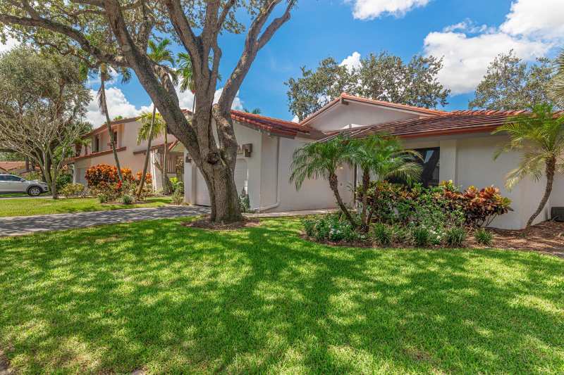 627 Hollows Circle, Deerfield Beach FL 33442