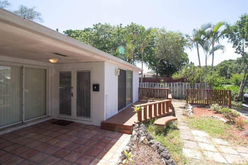 909 NE 12th Avenue, Pompano Beach FL 33060
