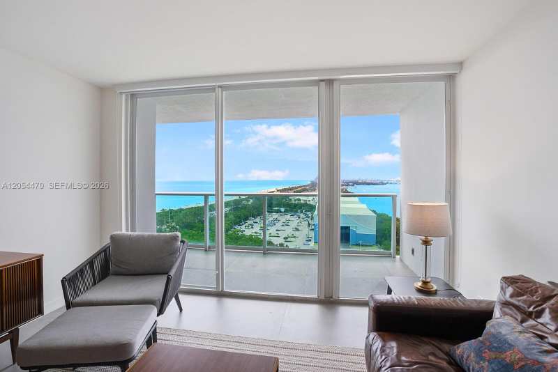 100 Bayview Dr # 2125, Sunny Isles Beach FL 33160