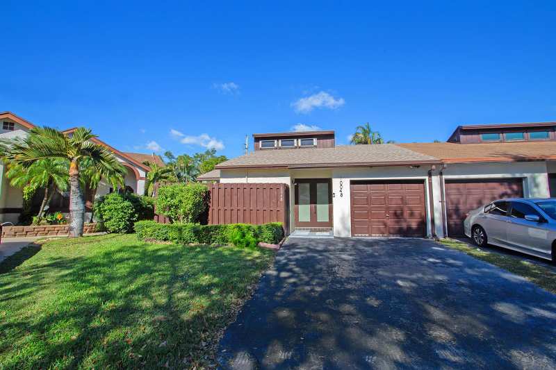 10048 SW 16th Street, Pembroke Pines FL 33025