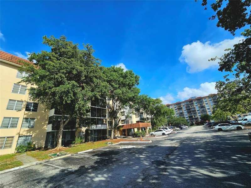 4172 INVERRARY Drive # 410, Lauderhill FL 33319